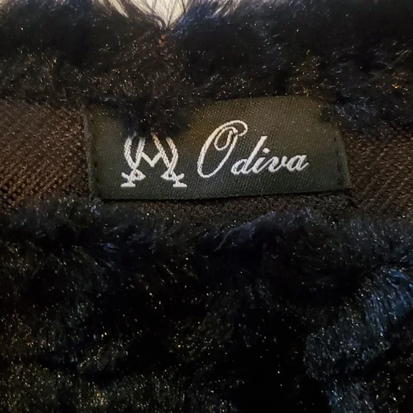 ODIVA Blsck Faux Fur Acrylic Poncho Adorned With Beautiful Faux Pearls - Picture 2 of 6